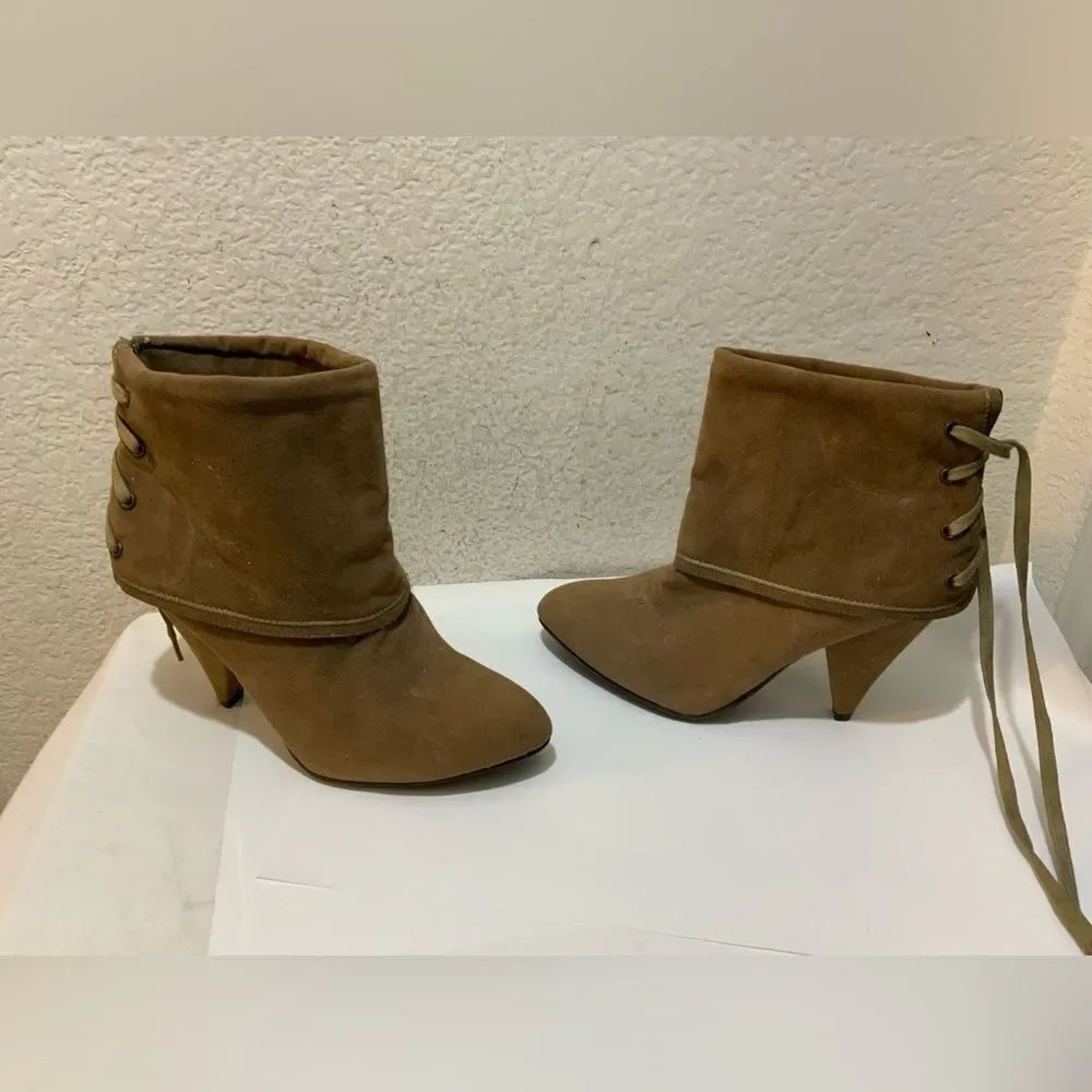 DollHouse Suede ankle Boots. Size 8.5 back lace
